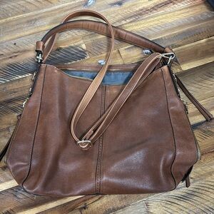 Realer Split Entry Shoulder/ Crossbody Bag